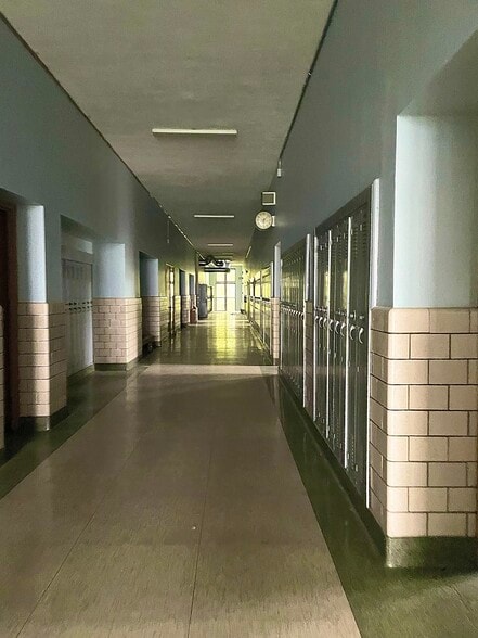 3656 Milestrip Rd, Blasdell, NY for sale - Interior Photo - Image 2 of 6