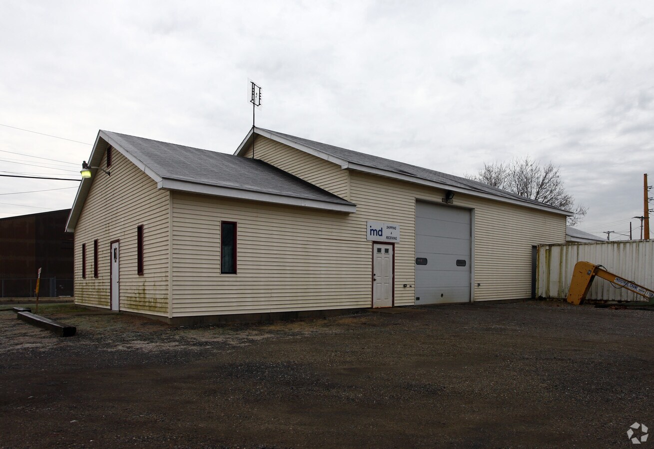 30 Ohio St, Farrell, PA 16121