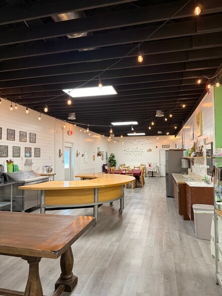 327 State St E, Murfreesboro, TN for sale - Interior Photo - Image 3 of 20