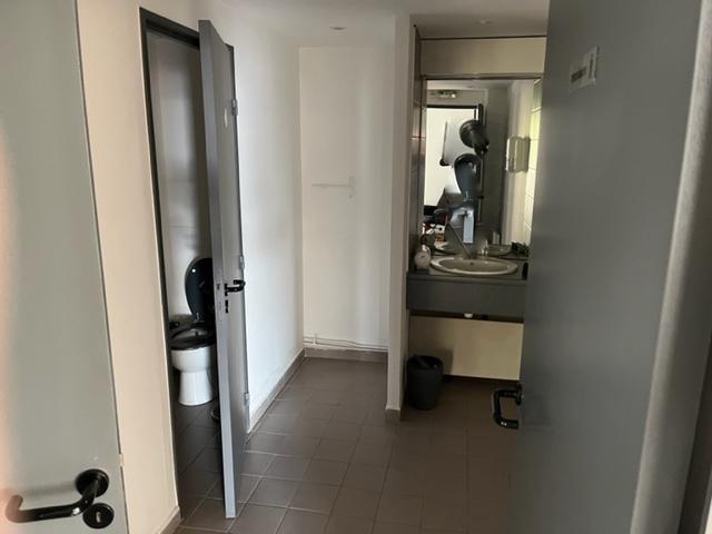 Office in Marseille for lease - Building Photo - Image 3 of 13