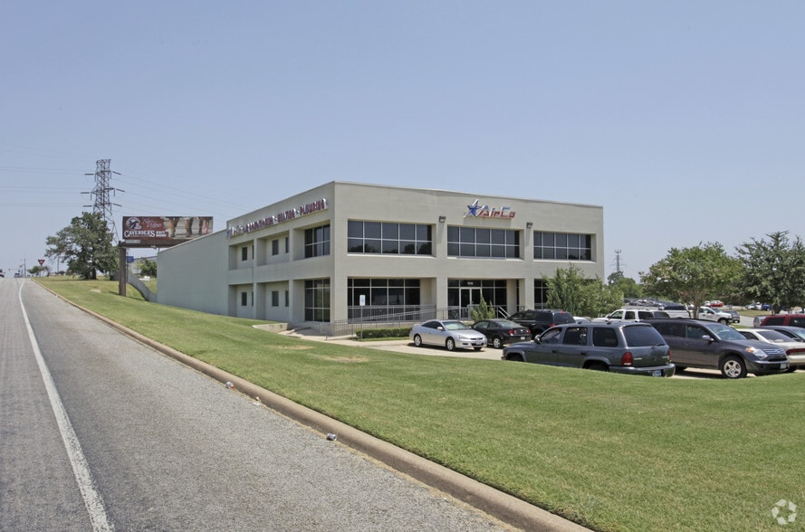 1516 Central Park Dr, Hurst, TX for lease - Building Photo - Image 1 of 6