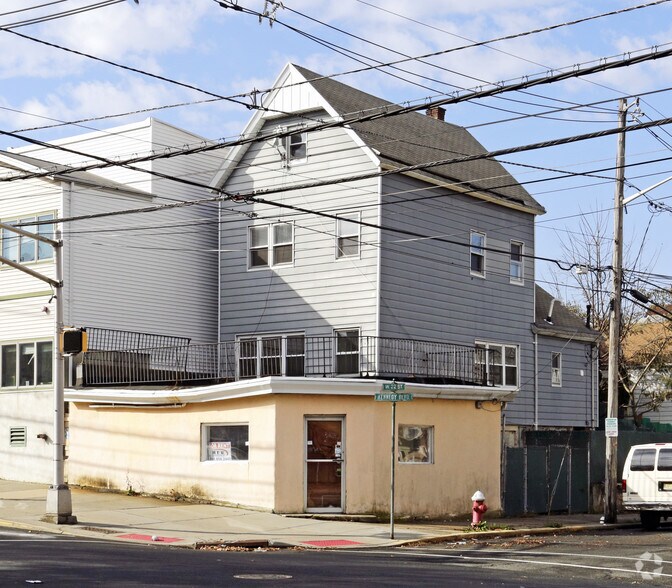 563 Kennedy Blvd, Bayonne, NJ for sale - Primary Photo - Image 1 of 1