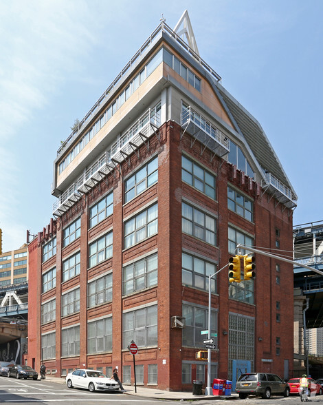 110 York St, Brooklyn, NY for lease - Primary Photo - Image 1 of 33