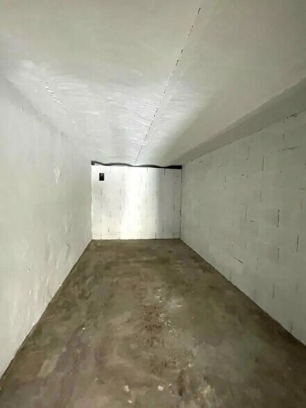 Industrial in Nice for lease - Building Photo - Image 3 of 4