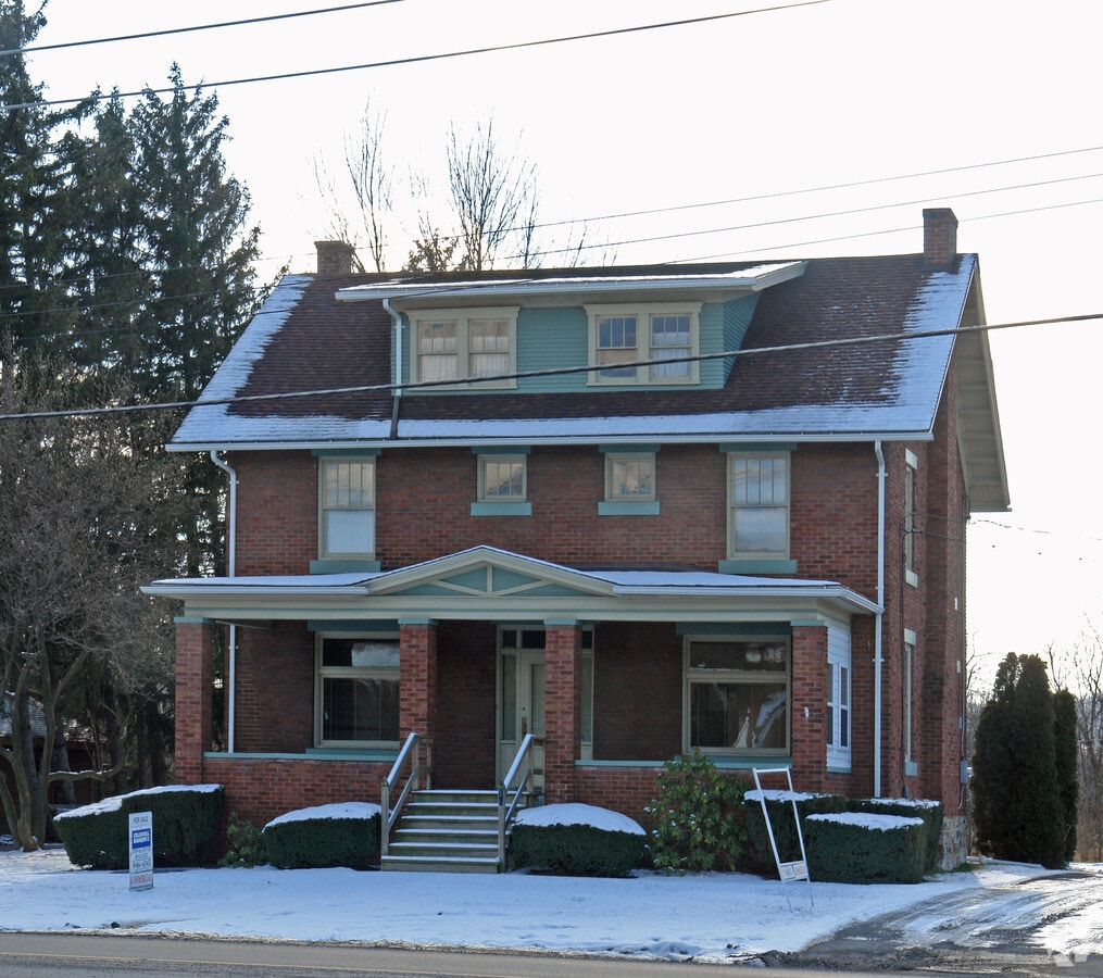 16 N Juniata St, Duncansville, PA 16635