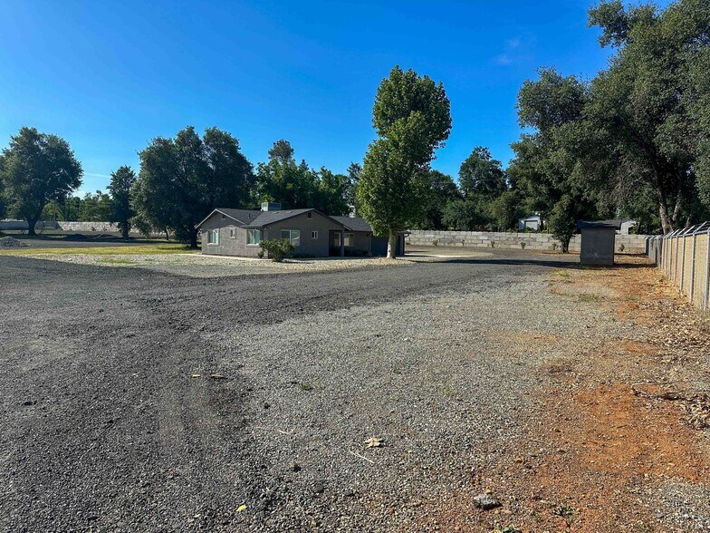 8872 Old Oregon Trl, Redding, CA for sale - Building Photo - Image 1 of 1