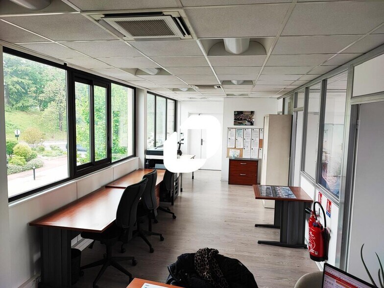 Office in Joinville-le-Pont for lease - Interior Photo - Image 1 of 4