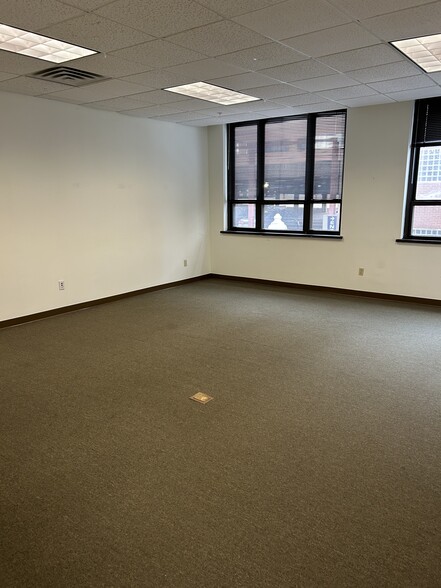 108 Church St, New Brunswick, NJ for lease - Interior Photo - Image 3 of 6