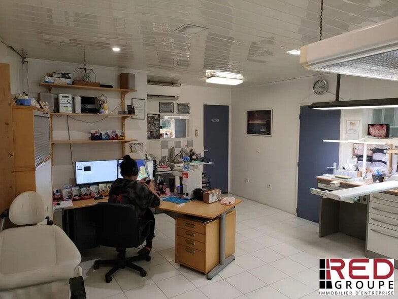 Office in Aix-en-Provence for sale - Building Photo - Image 2 of 4