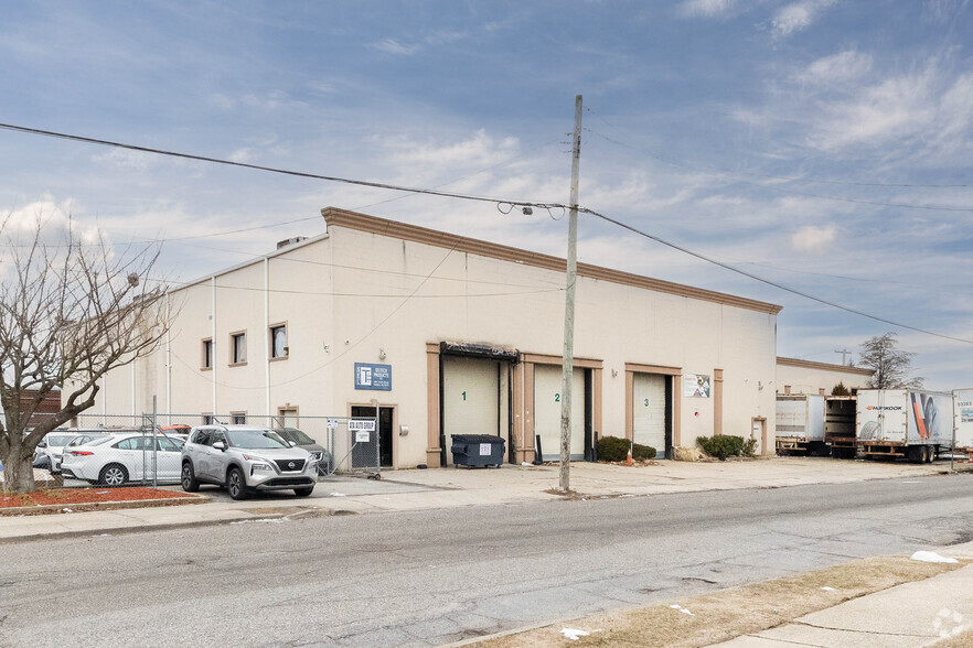 958 Church St, Baldwin, NY for lease - Building Photo - Image 3 of 5