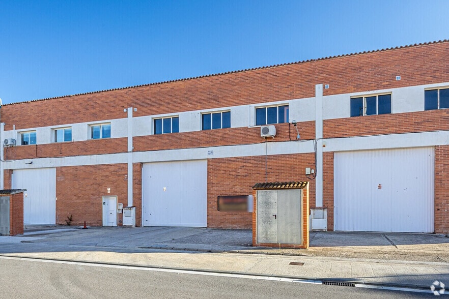 Sant Esteve Sesrovires portfolio of 2 properties for sale on LoopNet.com - Interior Photo - Image 1 of 6