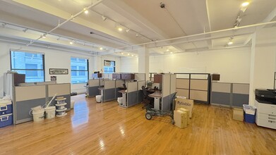 121-127 W 27th St, New York, NY for lease Building Photo- Image 1 of 7