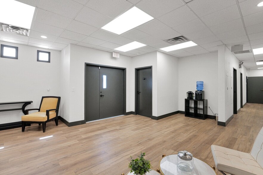 334 E Hatcher Rd, Phoenix, AZ for sale - Lobby - Image 3 of 8