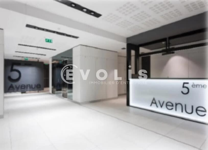 Office in Courbevoie for lease - Lobby - Image 3 of 11