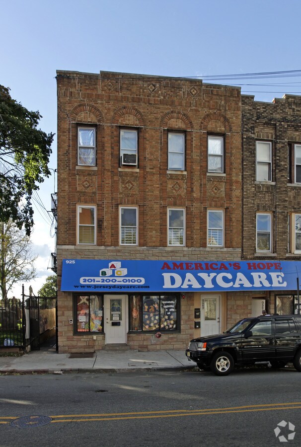 925927 W Side Ave, Jersey City, NJ 07306