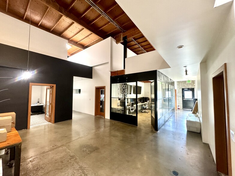 1648 10th St, Santa Monica, CA for sale - Interior Photo - Image 2 of 13