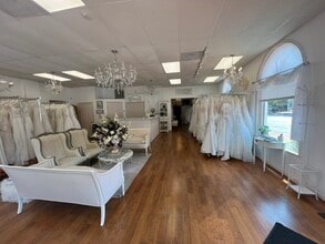 8800-8810 Pear Tree Village Ct, Alexandria, VA for lease Interior Photo- Image 2 of 6