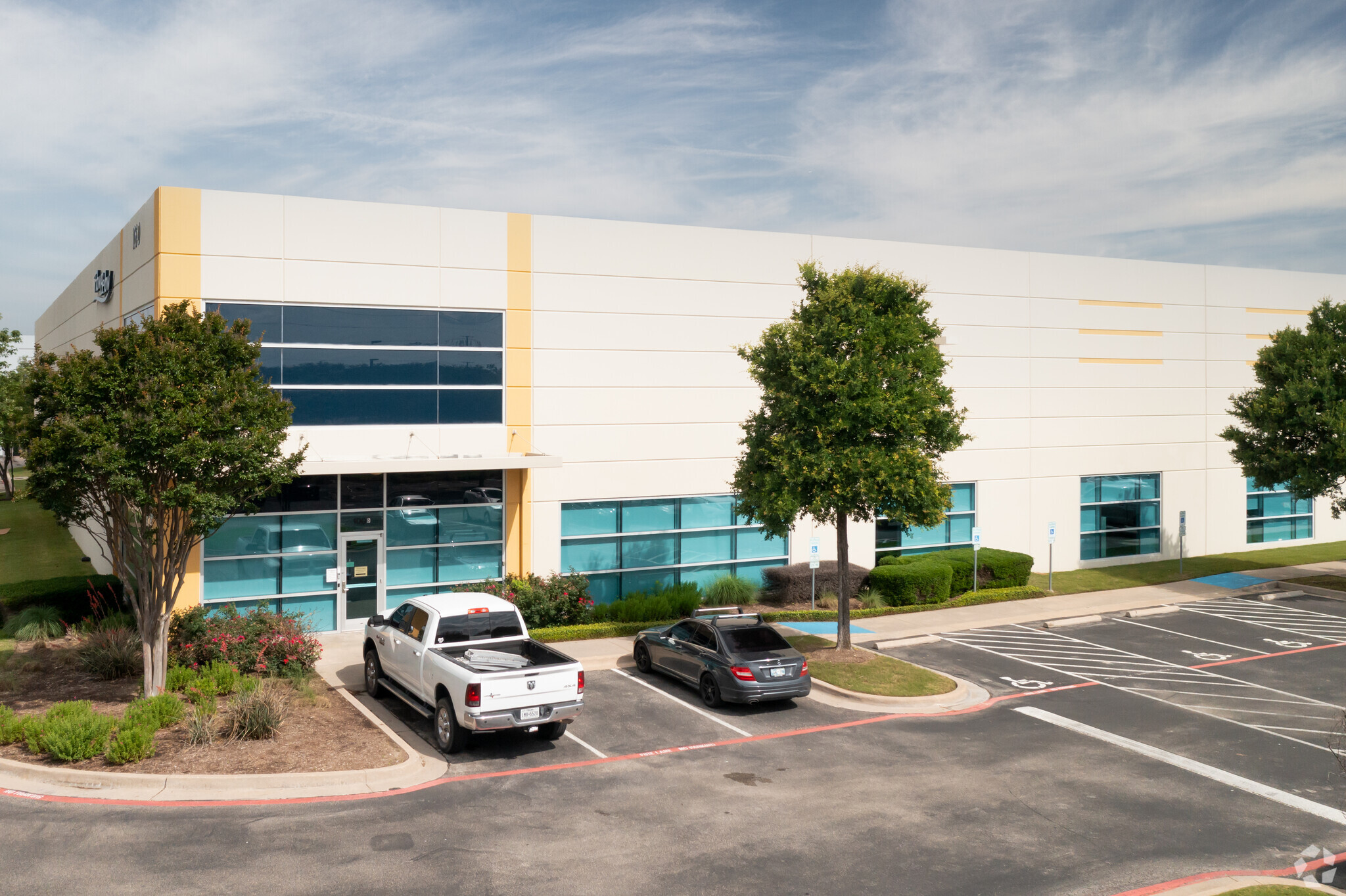 106 E Old Settlers Blvd, Round Rock, TX for lease Building Photo- Image 1 of 11