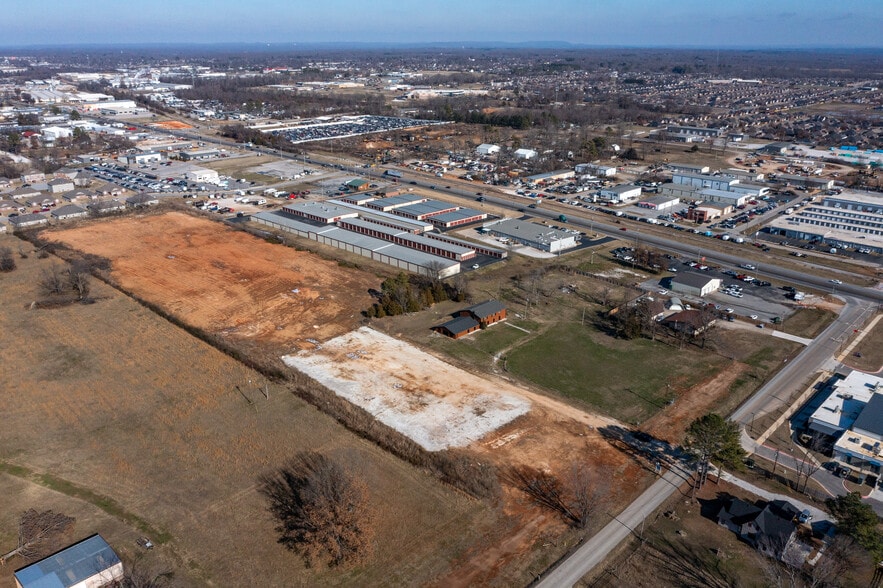 961 W Laurel Ave, Rogers, AR for sale - Aerial - Image 2 of 4