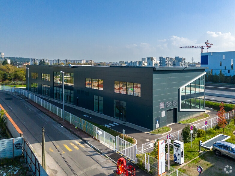 Retail in Vénissieux for lease - Aerial - Image 3 of 3