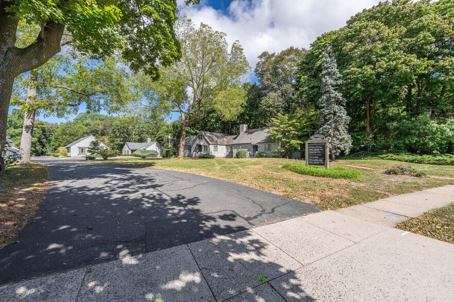 508 Main Rd, Riverhead, NY for sale - Building Photo - Image 1 of 1