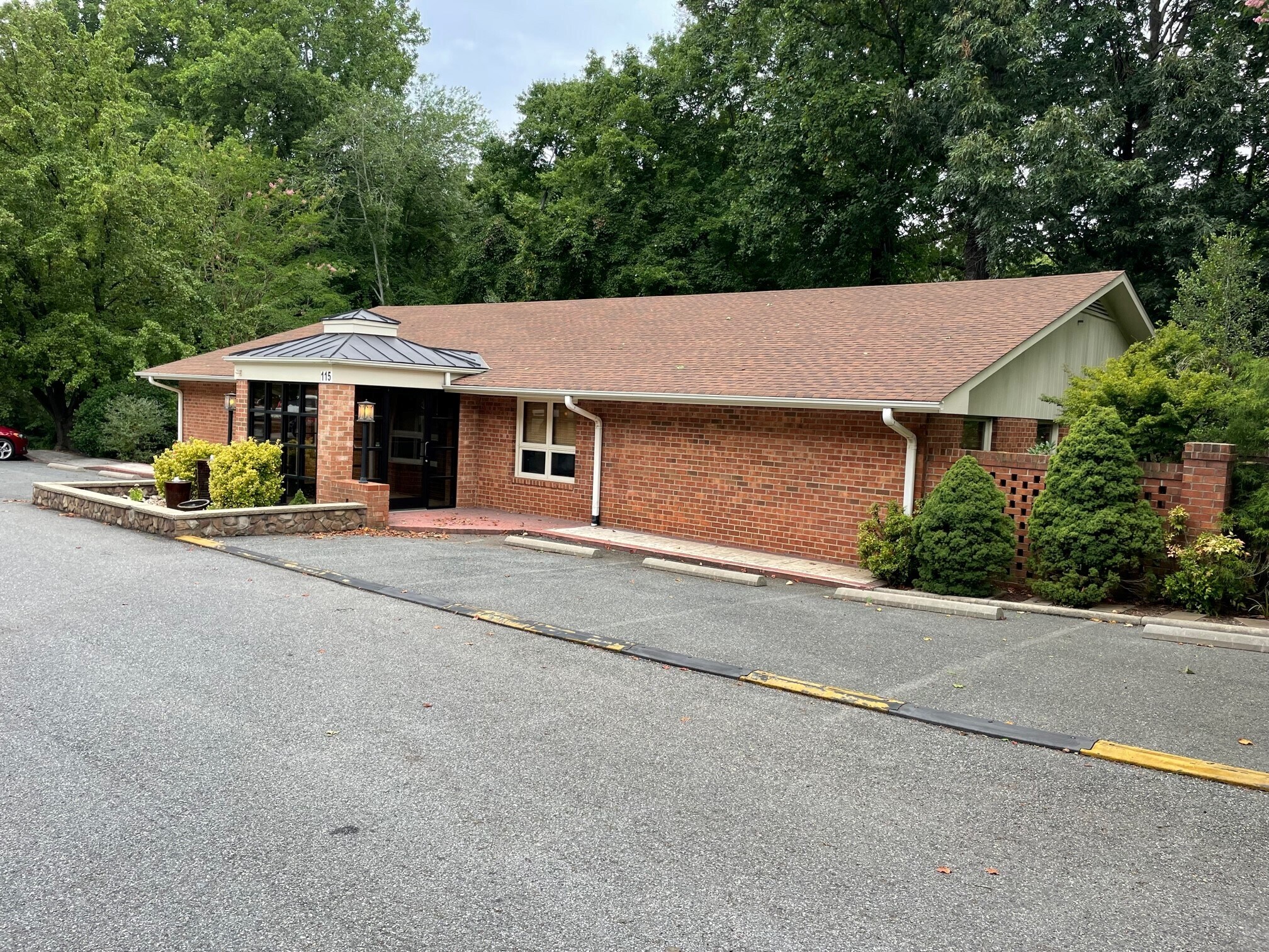 115 Wiggington Rd, Lynchburg, VA 24502 Office for Sale