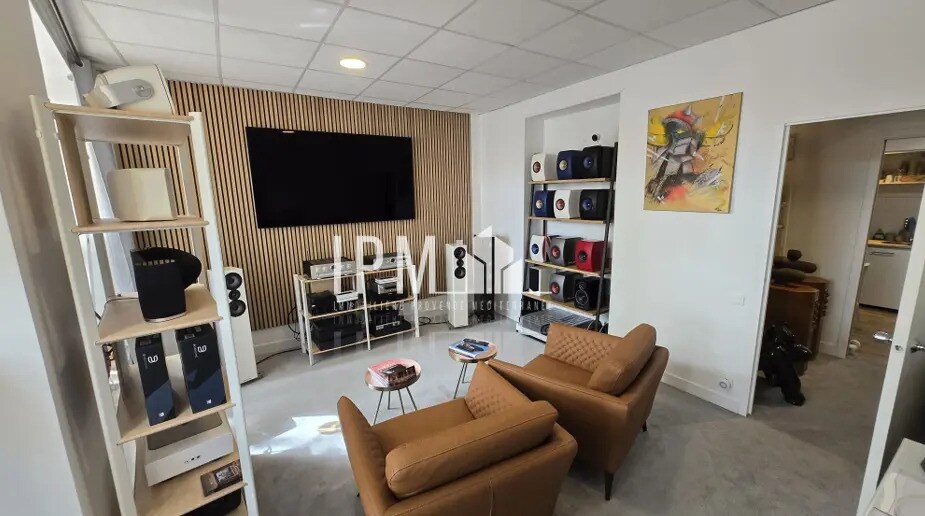 Retail in Aix-en-Provence for lease - Interior Photo - Image 2 of 6