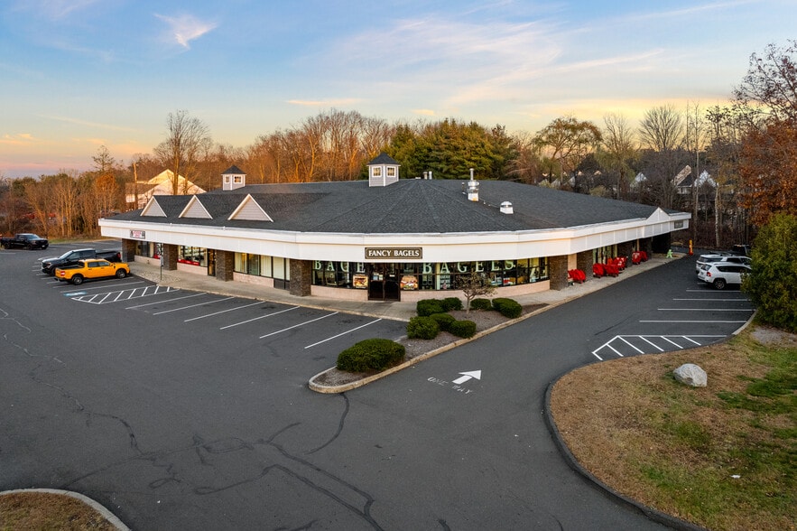 353 Scott Swamp Rd, Farmington, CT for lease - Building Photo - Image 1 of 3