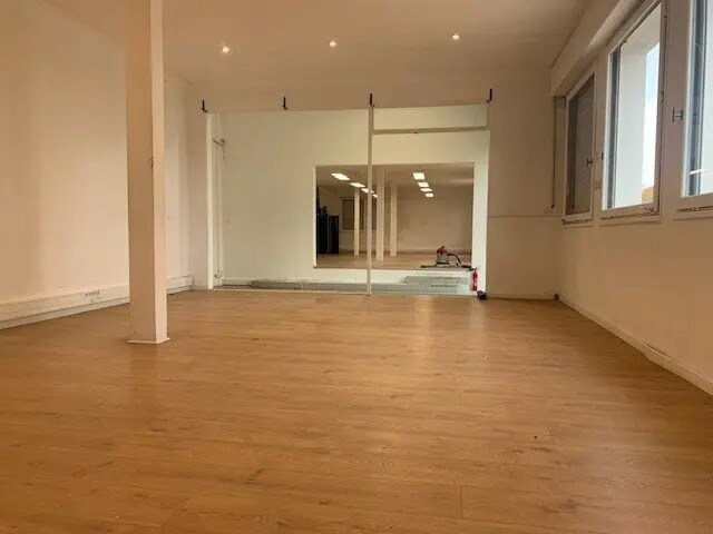 Flex in Dijon for lease - Interior Photo - Image 2 of 11