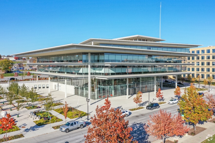 1459 Grand Ave, Des Moines, IA for lease - Primary Photo - Image 1 of 27