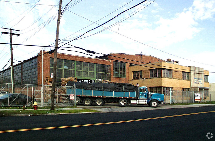 13000 Lyndon St, Detroit, MI for sale - Primary Photo - Image 1 of 13