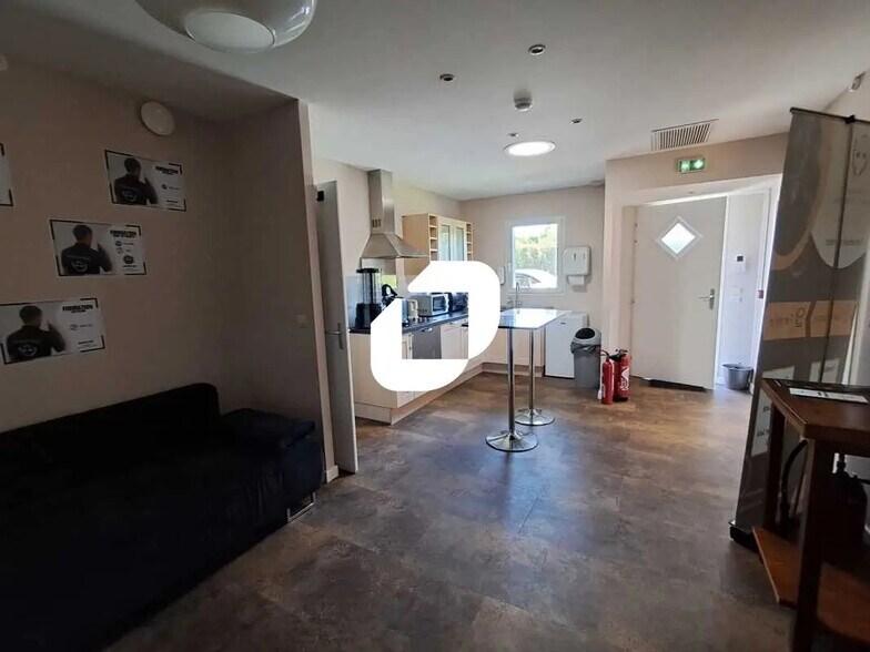 Retail in Artigues-près-Bordeaux for lease - Interior Photo - Image 2 of 8