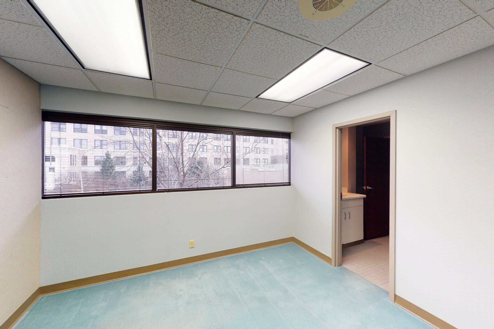 830 W High St, Lima, OH for lease Interior Photo- Image 1 of 3