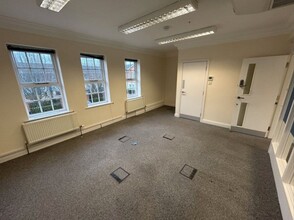 Hornbeam Sq, Harrogate for lease Interior Photo- Image 2 of 6