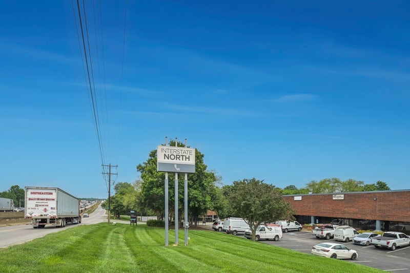 2233 Interstate North Dr, Charlotte, NC for lease - Building Photo - Image 1 of 8