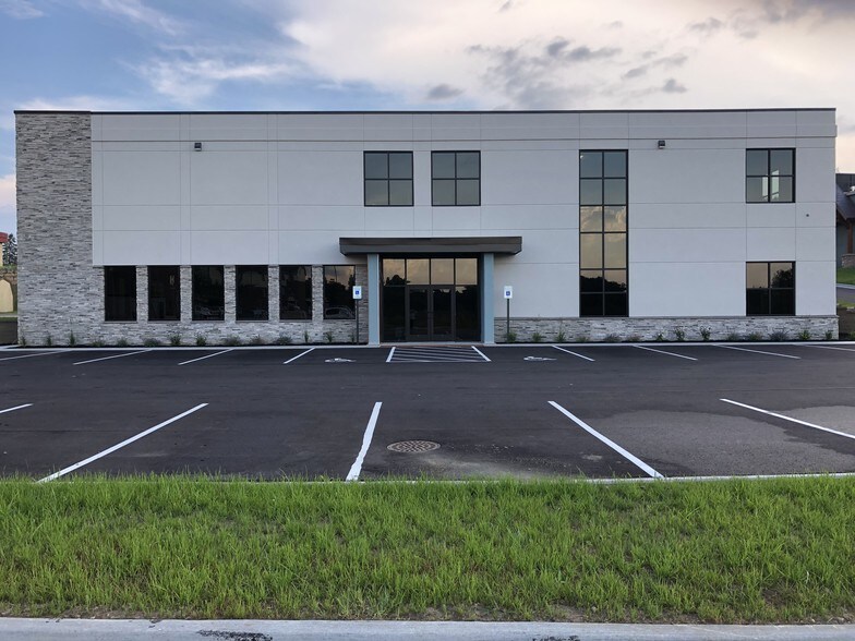 535 Cedar Cross Rd, Dubuque, IA for sale - Building Photo - Image 1 of 1