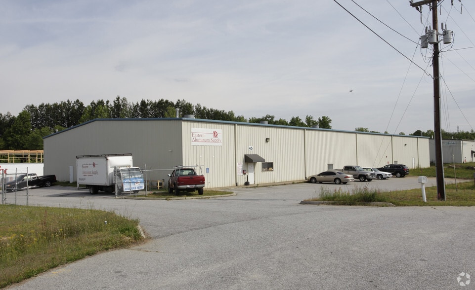 45 Freedom Ct, Greer, SC for lease - Building Photo - Image 2 of 4