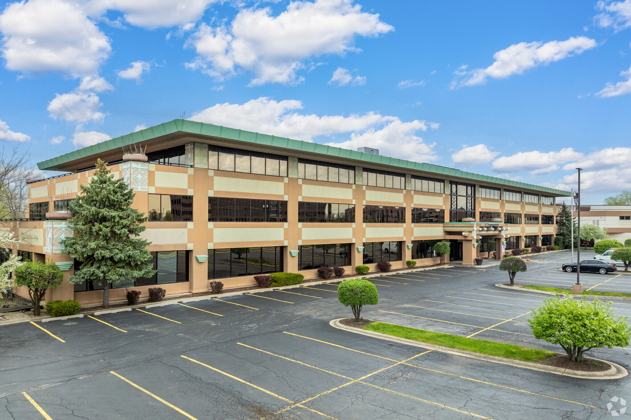 1000 Royce Blvd, Oakbrook Terrace, IL for sale Primary Photo- Image 1 of 19