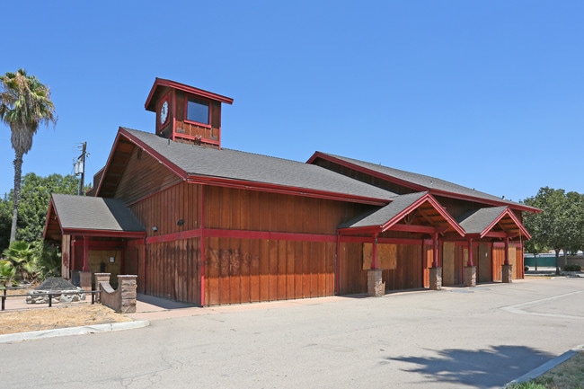 More details for 6100 S Mooney Blvd, Visalia, CA - Retail for Lease