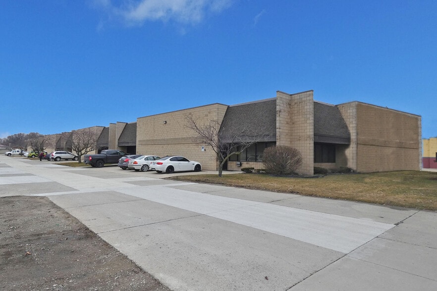 3689 E 10 Mile Rd, Warren, MI for lease - Primary Photo - Image 2 of 8