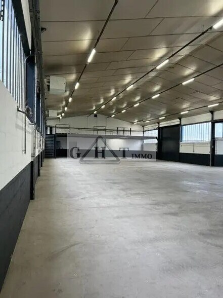 Office in Le Pin for lease - Interior Photo - Image 1 of 8