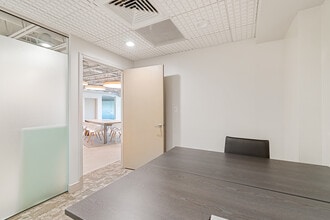 820 W 41st St, Miami Beach, FL for lease Interior Photo- Image 2 of 3