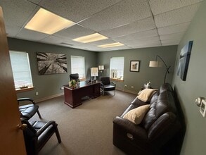 473 Dunham Rd, St Charles, IL for lease Interior Photo- Image 2 of 4