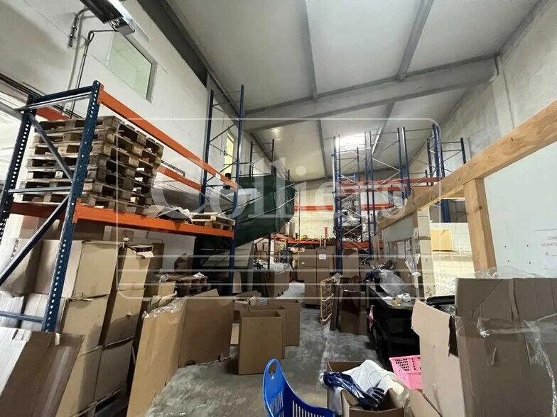 Flex in Les Pennes-Mirabeau for lease - Interior Photo - Image 1 of 6