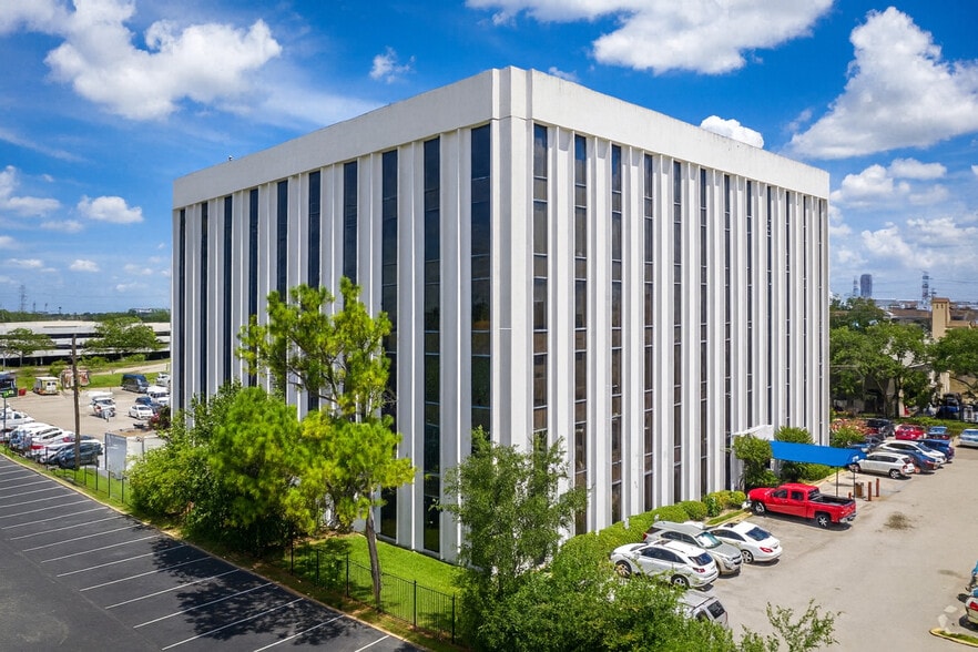 6776 Southwest Fwy, Houston, TX for sale - Building Photo - Image 3 of 7