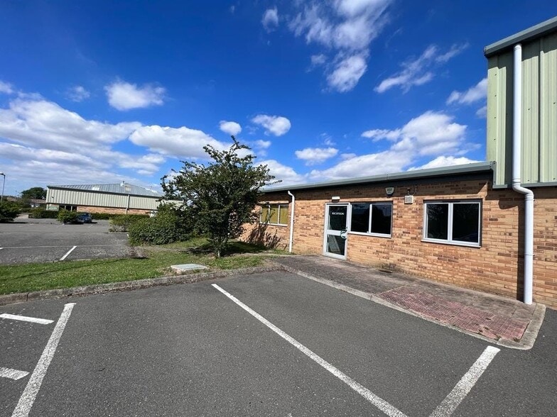 Chelveston Rd, Higham Ferrers for lease - Building Photo - Image 3 of 7