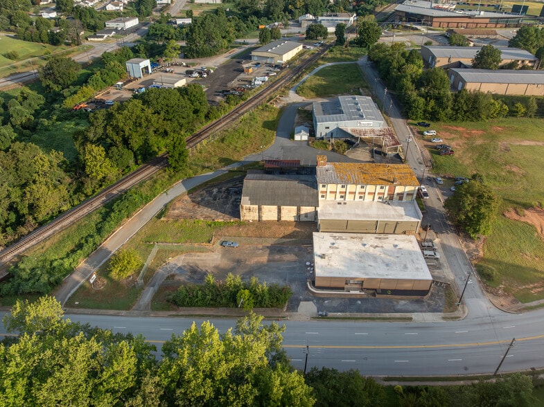 457 S Daniel Morgan Ave, Spartanburg, SC for lease - Building Photo - Image 3 of 7