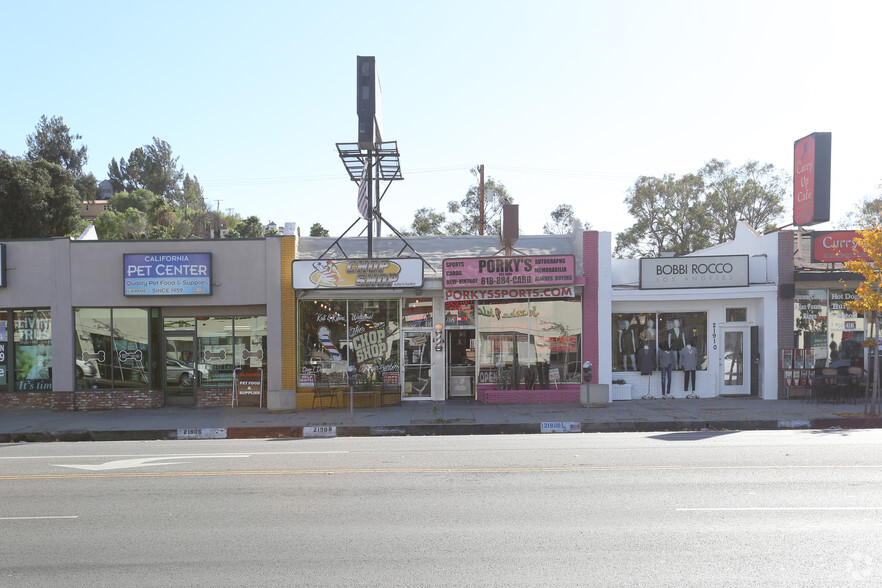 21908 1/2 Ventura Blvd, Woodland Hills, CA for lease - Building Photo - Image 3 of 9