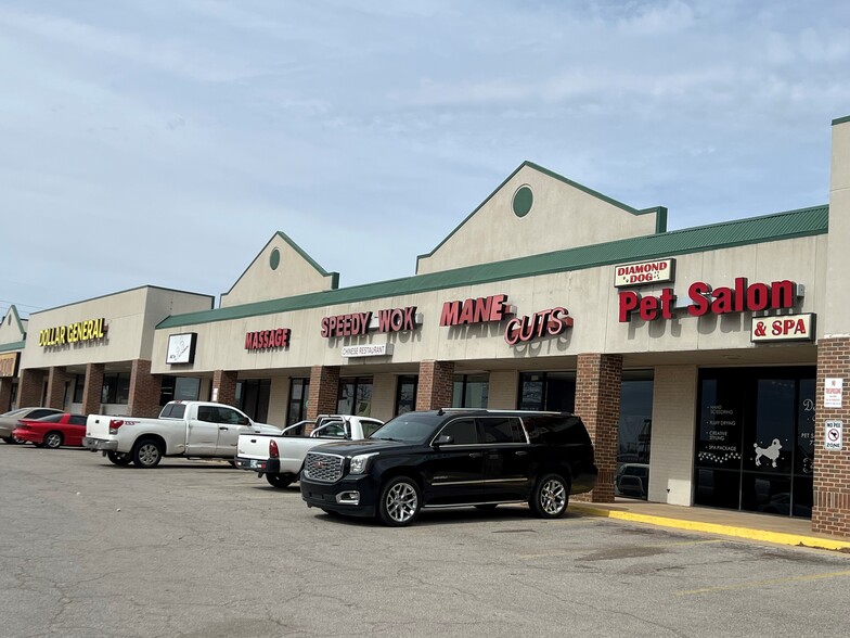 11120-11122 N Rockwell Ave, Oklahoma City, OK for lease - Building Photo - Image 3 of 3