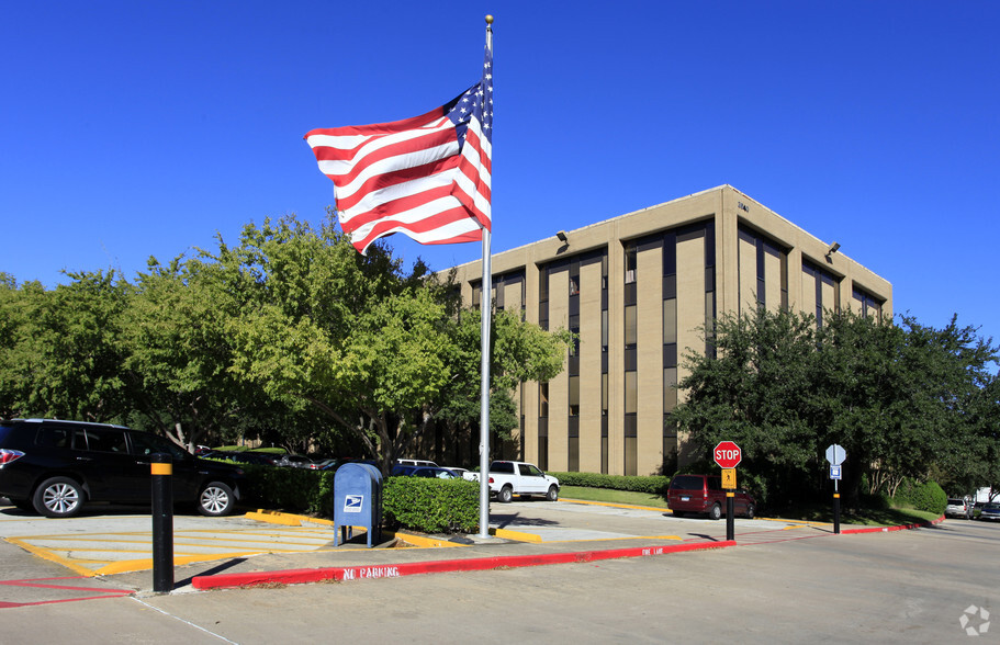 2636 Fountain View Dr, Houston, TX for sale - Building Photo - Image 3 of 4